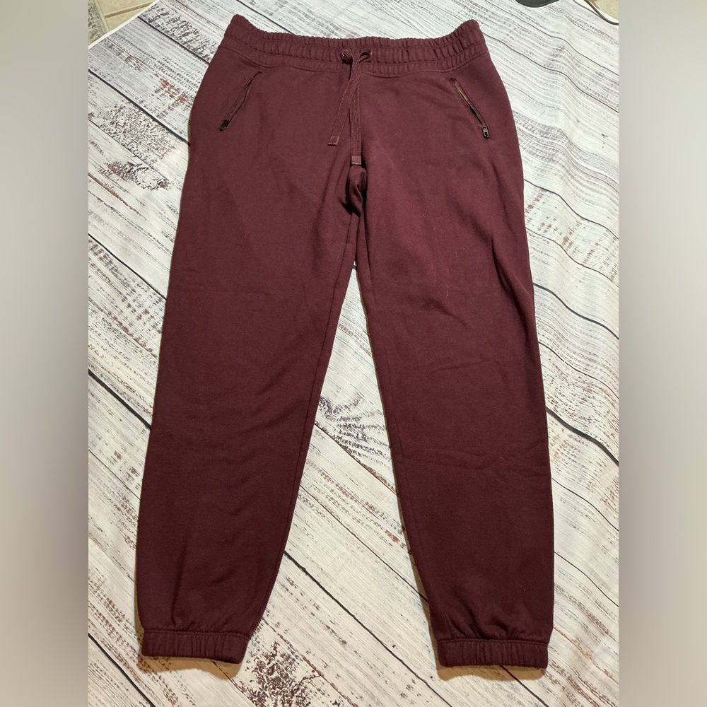 Athleta Bounce Back Jogger Sweatpants in a maroon color. Size LT.